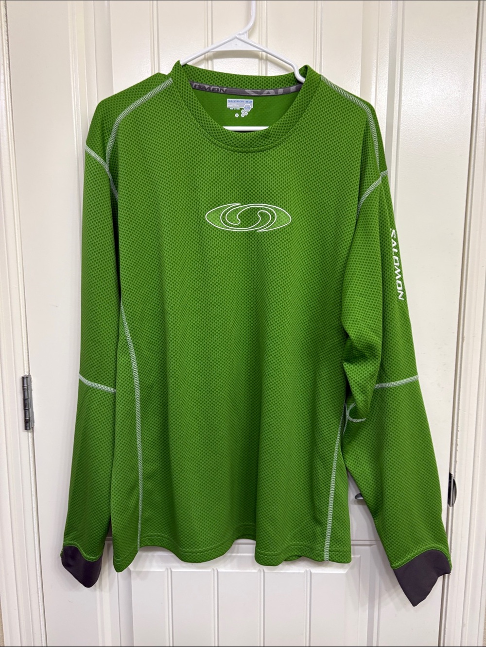 Salomon Men's Bright Green Long-Sleeve with Dark Cuffs 00s Y2K Techwear